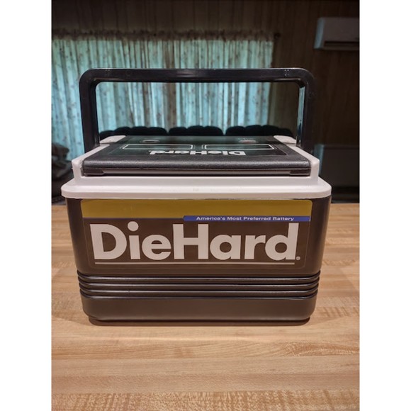 Vintage Igloo Diehard Battery Mini 6 pk. Cooler - Picture 3 of 5
